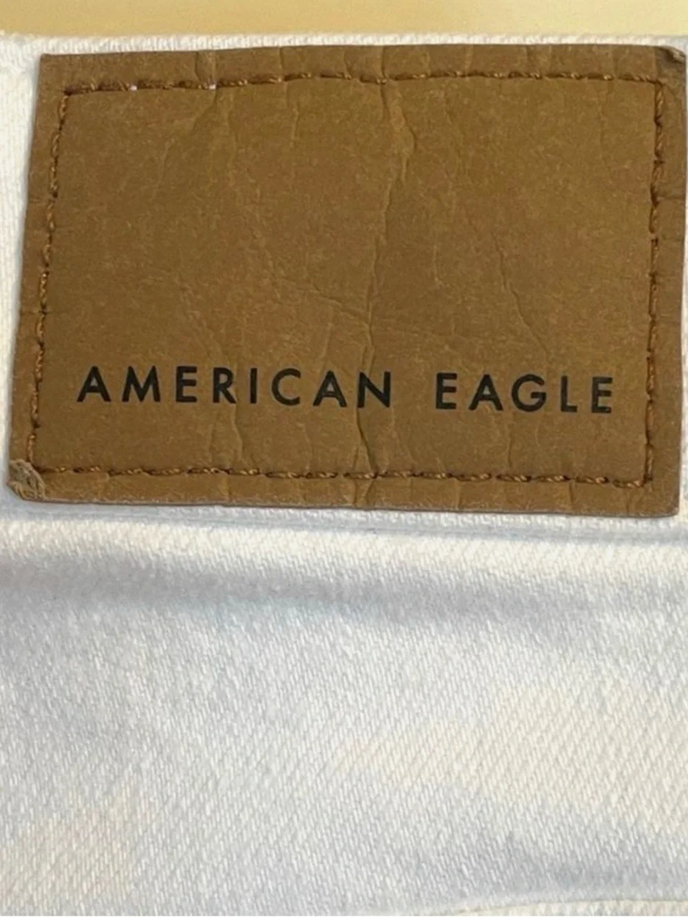 American Eagle White Denim Mom Shorts Size 000 High Rise Stretch Frayed Hem
